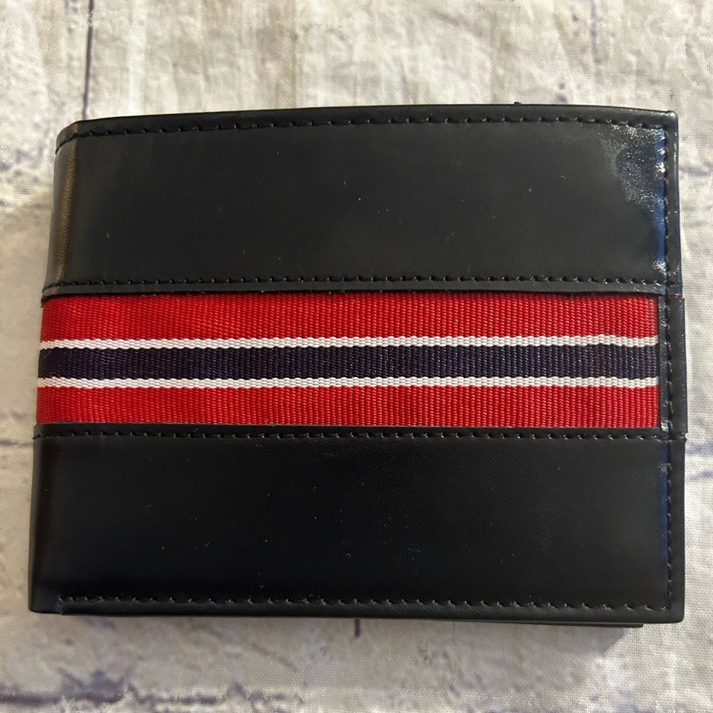 CROFT & BARROW MEN’S BLACK WITH RED/WHITE/BLACK STRIPES GENUINE LEATHER WALLET